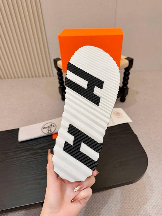 Кожаные шлёпанцы Hermes Infra