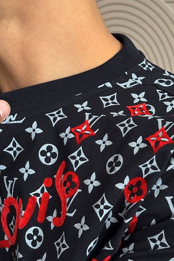 Чёрная оверсайз футболка Louis Vuitton Heart monogram all-over   