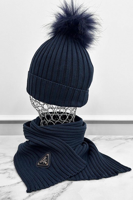Комплект из шапки и шарфа Prada тёмно-синего цвета