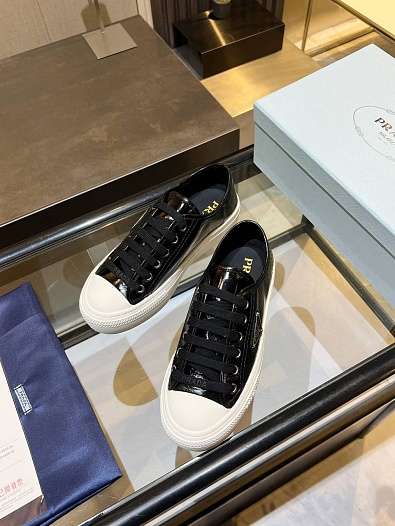 Женские кроссовки Prada чёрного цвета   