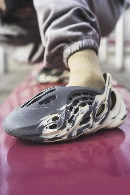 Кроссовки Adidas Yeezy Foam RNNR MXT "Moon Grey"