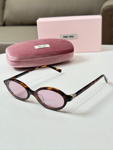 Солнцезащитные очки MIU MIU с леопардовой оправой   