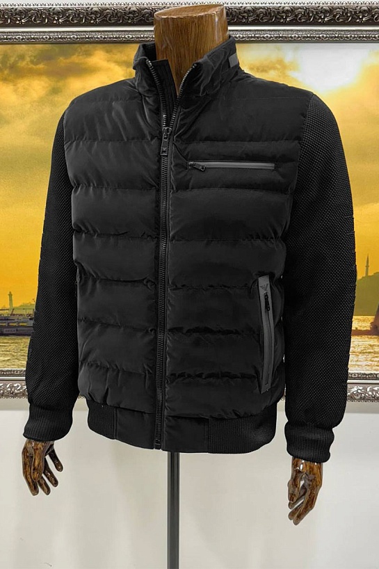 Чёрная куртка с вязанными рукавами Armani 