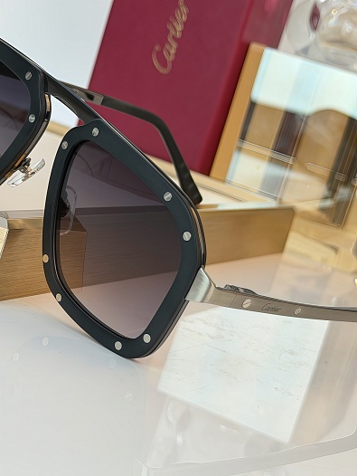 Солнцезащитные очки Cartier Santos    