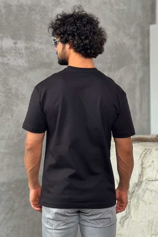 Футболка чёрного цвета Amiri staggered logo