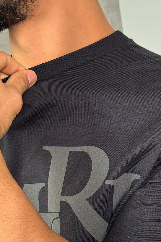 Футболка чёрного цвета Amiri staggered logo