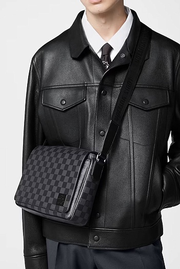 Кожаная сумка Louis Vuitton District PM 26x22 см   