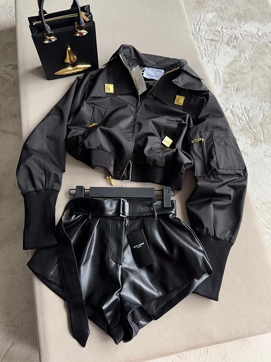 Женские кожаные шорты чёрного цвета Yves Saint Laurent