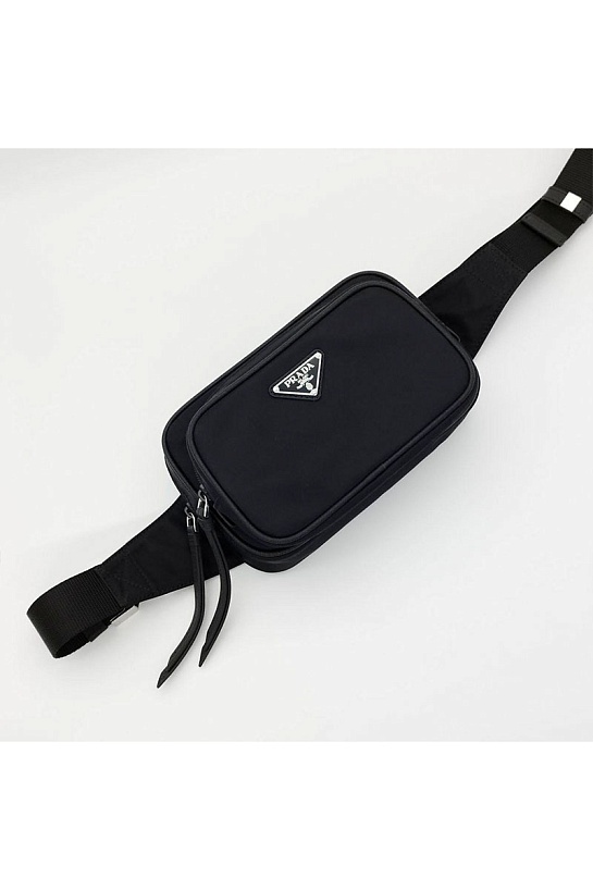 Чёрная сумка на пояс Prada 23x19x9 см