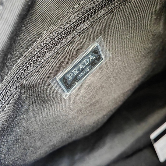 Женская чёрная сумка-тоут Prada 35x27 см