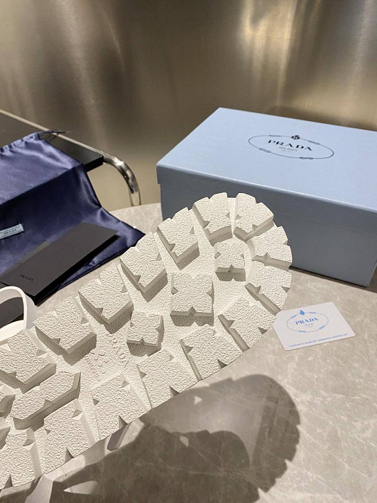 Женские кожаные сандалии Prada Monolith