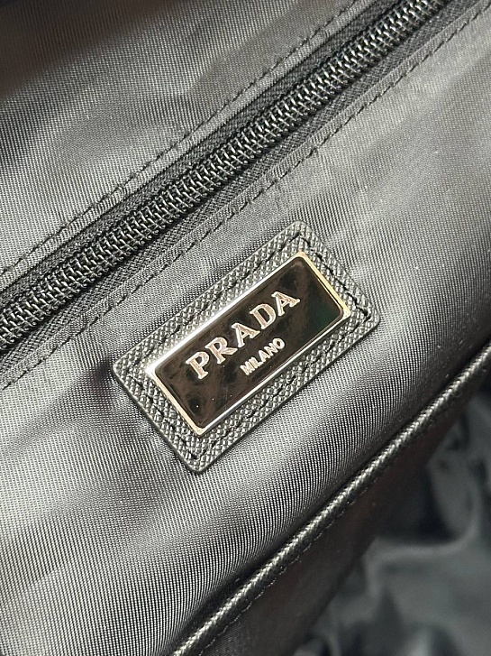 Нейлоновый рюкзак Prada Premium 39x39x17 см