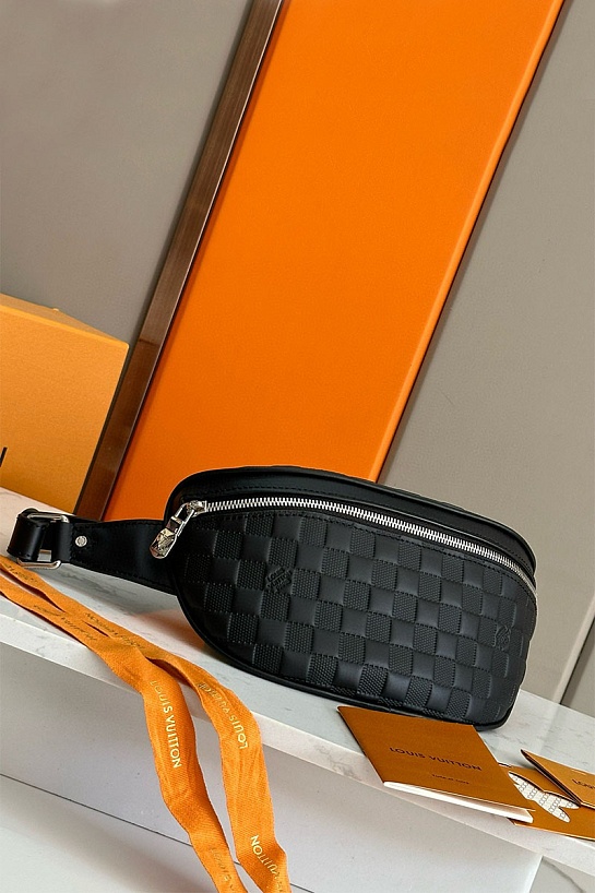 Кожаная сумка на пояс Louis Vuitton Damier Infini Premium 26x13x7 см