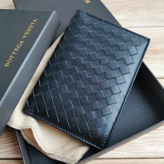 Кожаная обложка на паспорт Bottega Veneta - Black