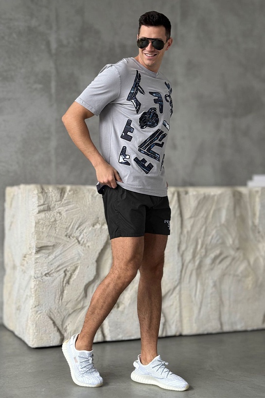 Чёрные шорты Prada logo-embroidered