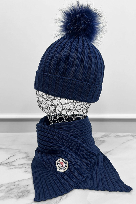 Комплект из шапки и шарфа синего цвета Moncler logo-patch