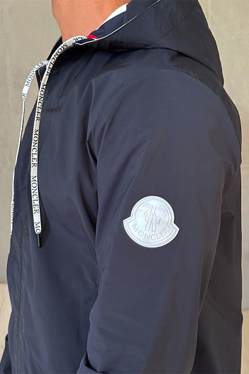Тёмно-синяя ветровка Moncler Carles logo-patch   