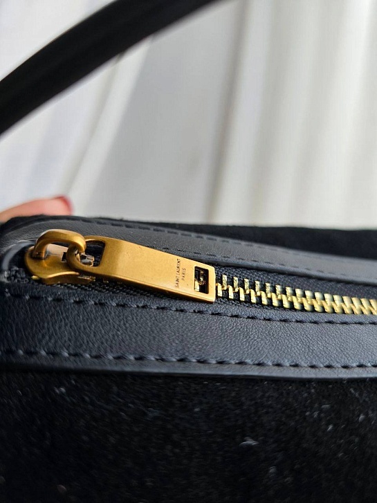 Замшевая сумка Yves Saint Laurent 29x18 см