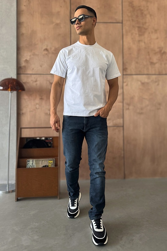 Белая оверсайз футболка Gothic logo