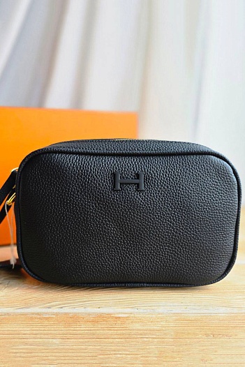 Женская чёрная сумка Hermes 20x15 см   