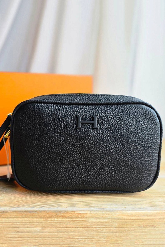 Женская чёрная сумка Hermes 20x15 см