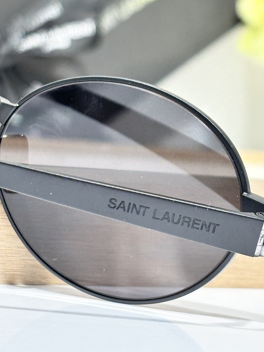 Солнцезащитные очки Yves Saint Laurent Eyewear