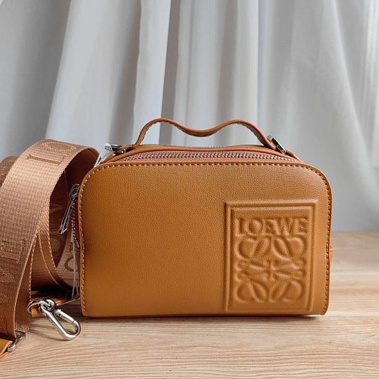 Кожаная сумка Loewe Mini Camera Crossbody 18x14 см - Brown