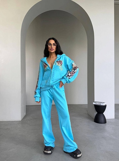 Голубой женский костюм Balenciaga   