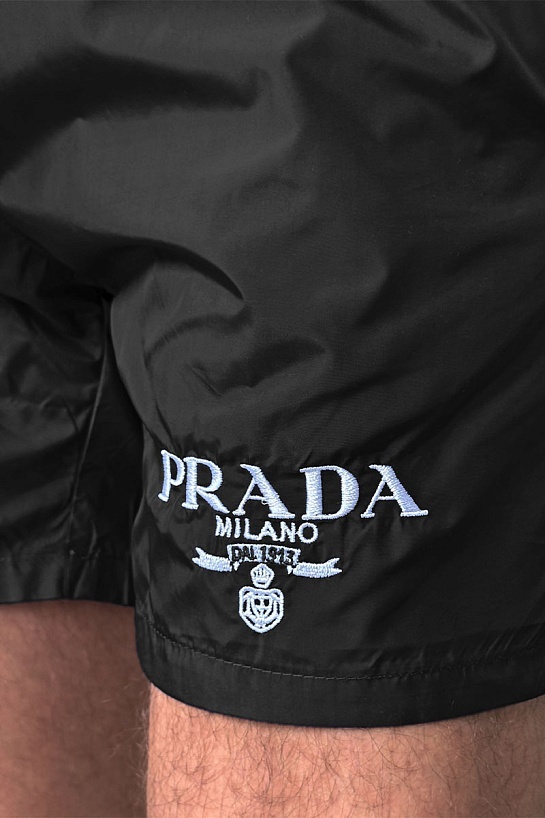 Чёрные шорты Prada logo-embroidered