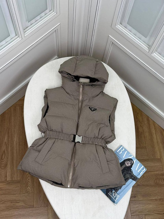 Женский бежевый жилет Prada premium
