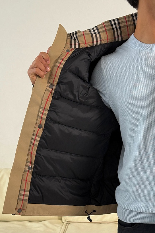 Бежевый пуховик Burberry London England logo-patch