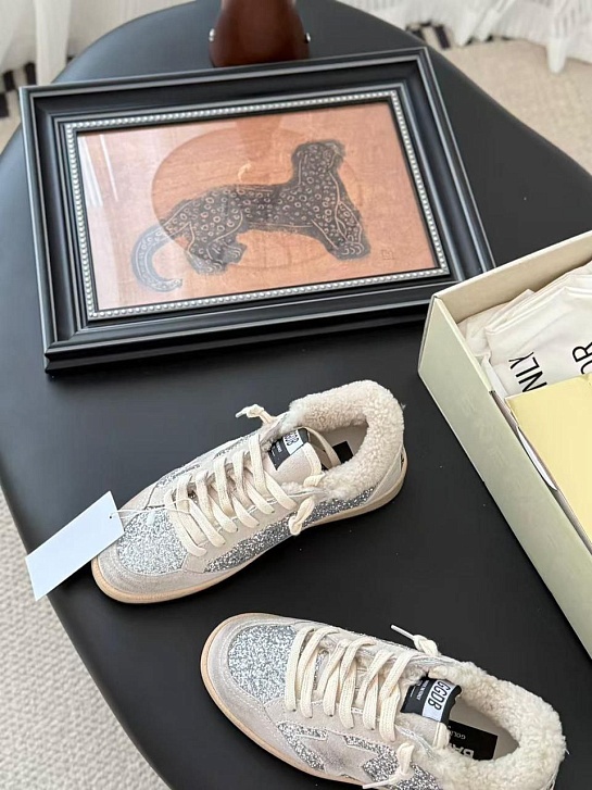 Женские кроссовки с мехом Golden Goose