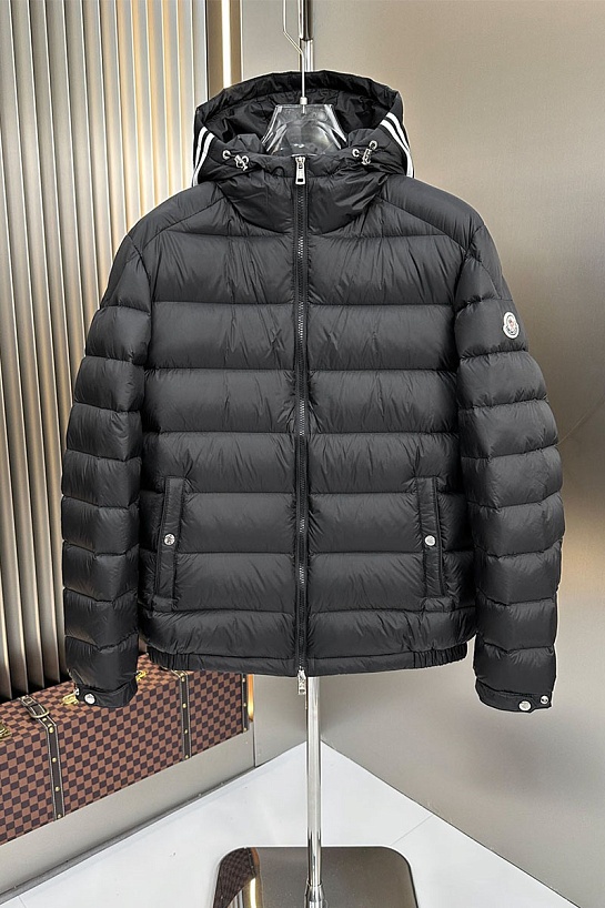 Мужской пуховик Moncler logo-patch - Black