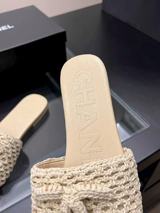 Женские кожаные шлёпанцы Chanel premium