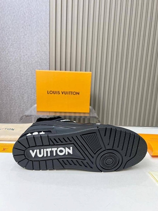 Кожаные кроссовки с мехом Louis Vuitton Trainer Premium - Black