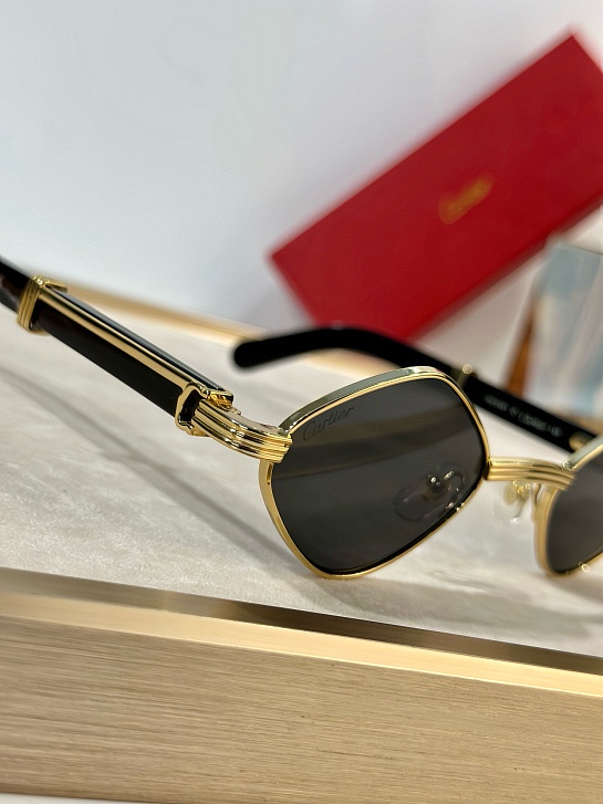 Солнцезащитные очки Cartier