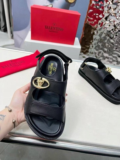 Женские кожаные сандалии Valentino Rockstud   