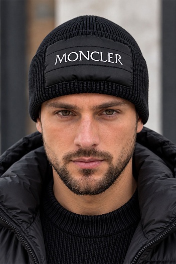 Мужская шапка Moncler чёрного цвета   