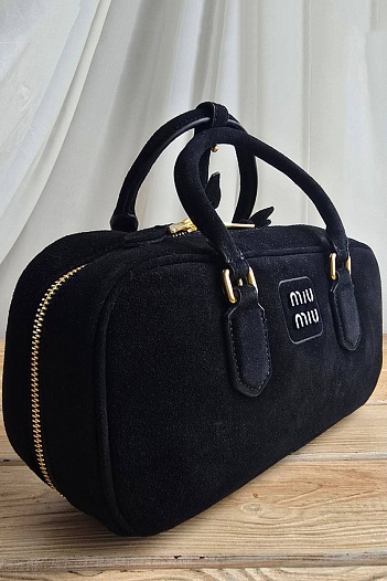 Замшевая чёрная сумка MIU MIU 28x13 см   