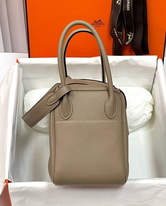 Женская кожаная сумка Hermes Lindy Premium 26x18x13 см - Beige