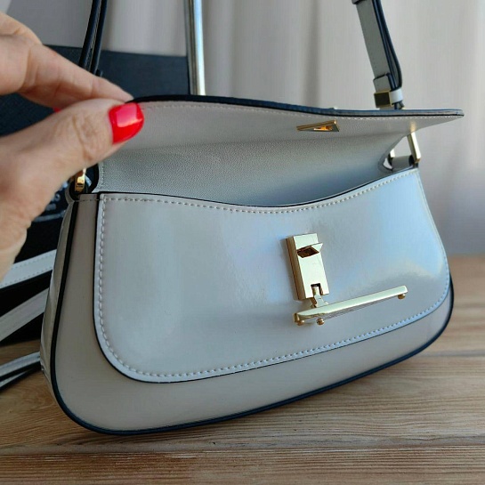 Женская сумка Prada Cleo из лакированной кожи 24x12 см (2 расцветки)