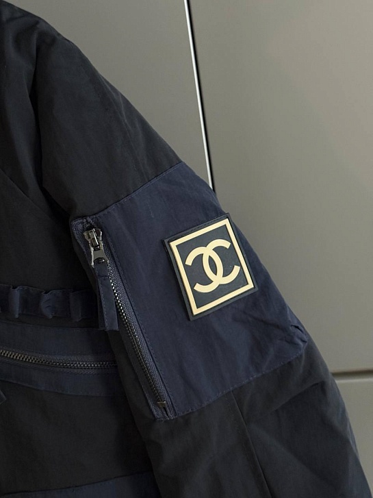 Женская чёрная куртка Chanel