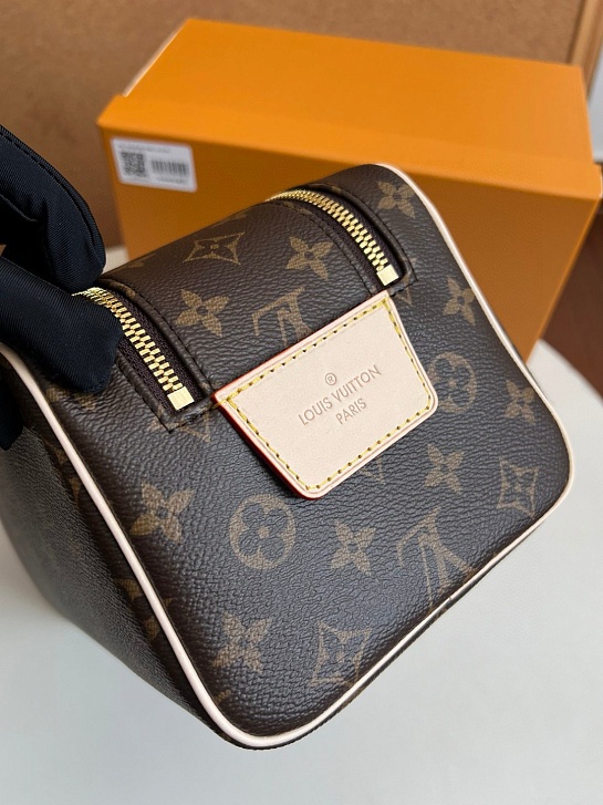 Кожаный несессер Louis Vuitton Dopp Kit Premium 28x15x16.5 см