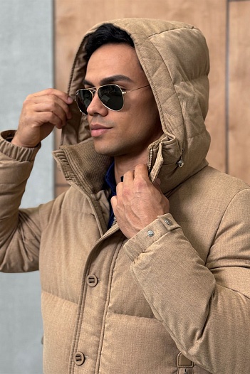 Мужской пуховик Brunello Cucinelli бежевого цвета   