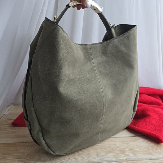 Замшевая сумка Moschino 42x31 см   