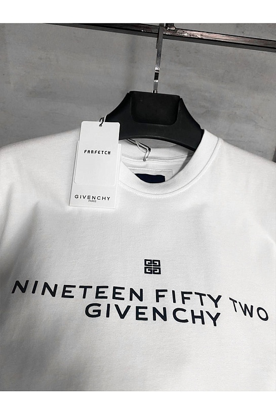 Белая оверсайз футболка Givenchy Nineteen Fifty Two