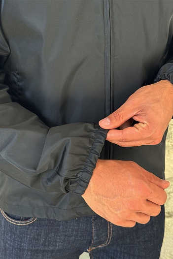 Мужская чёрная ветровка Prada logo-plaque   