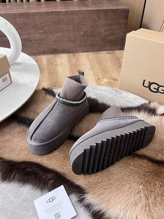 Женские ботинки UGG Classic Mini Cresent - Grey