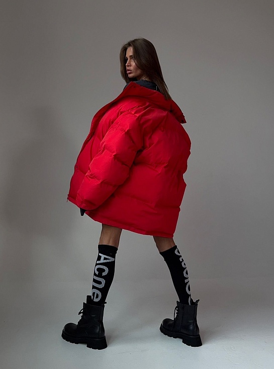Красная женская куртка Balenciaga