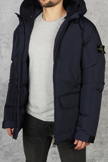 Утеплённая синяя парка Stone Island с патчем на плече   